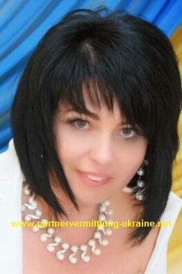 Eine Frau auf Partnersuche durch unsere Partnervermittlung: Lena(45 ...
