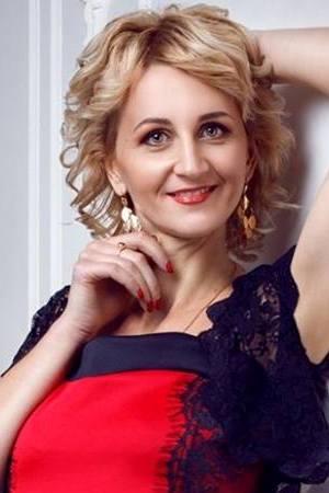 Elena sucht einen Partner über die Partnervermittlung Ukraine Foto von Elena, einer Frau aus der Ukraine auf Partnersuche