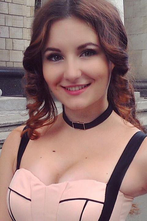Liliia sucht einen Partner über die Partnervermittlung Ukraine Foto von Liliia, einer Frau aus der Ukraine auf Partnersuche
