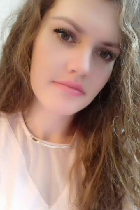 Alina sucht einen Partner über die Partnervermittlung Ukraine Foto von Alina, einer Frau aus der Ukraine auf Partnersuche