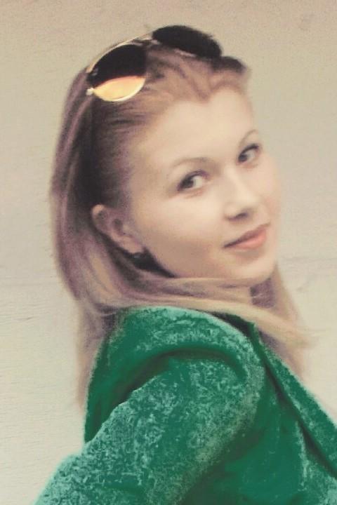 Alina sucht einen Partner über die Partnervermittlung Ukraine Foto von Alina, einer Frau aus der Ukraine auf Partnersuche