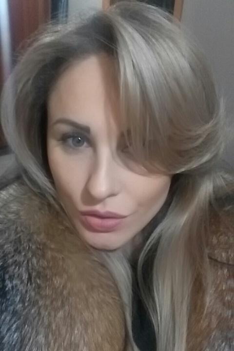 Olga sucht einen Partner über die Partnervermittlung Ukraine Foto von Olga, einer Frau aus der Ukraine auf Partnersuche