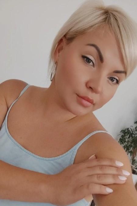 Kira (36) aus Osteuropa sucht einen Mann