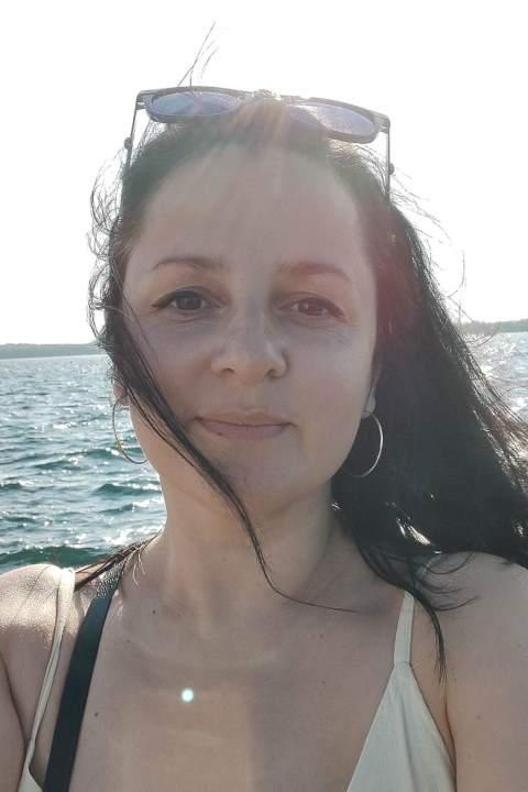 Iryna (40) aus Osteuropa sucht einen Mann