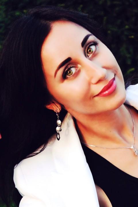 Olga sucht einen Partner über die Partnervermittlung Ukraine Foto von Olga, einer Frau aus der Ukraine auf Partnersuche