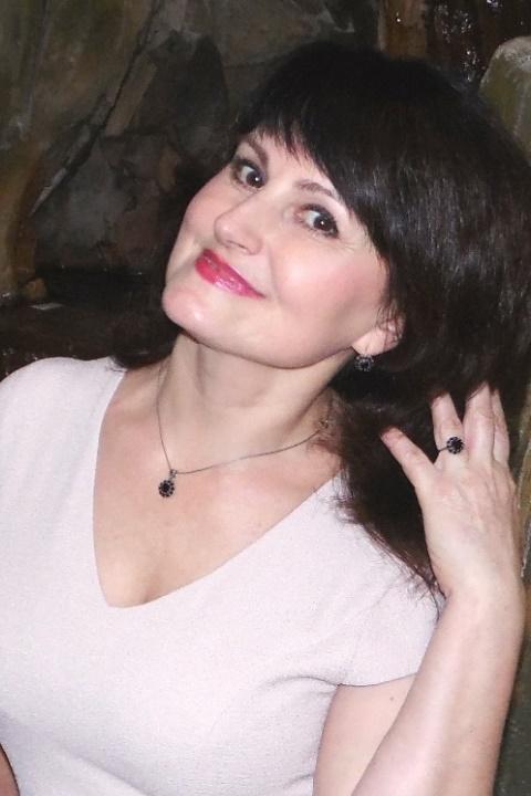 Nadya (58) aus Osteuropa sucht einen Mann