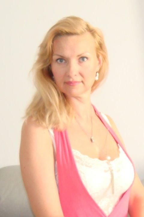 Elena sucht einen Partner über die Partnervermittlung Ukraine Foto von Elena, einer Frau aus der Ukraine auf Partnersuche