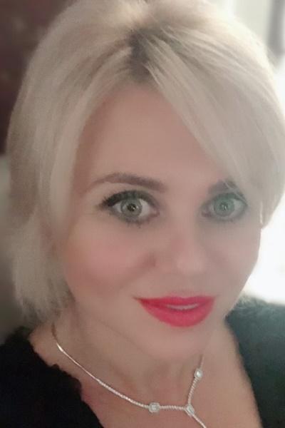 Oksana sucht einen Partner über die Partnervermittlung Ukraine Foto von Oksana, einer Frau aus der Ukraine auf Partnersuche