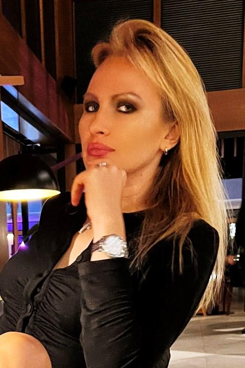 Karina sucht einen Partner über die Partnervermittlung Ukraine Foto von Karina, einer Frau aus der Ukraine auf Partnersuche