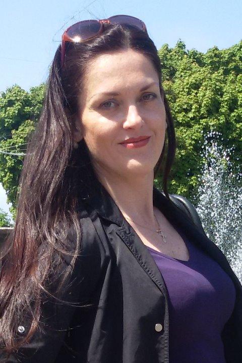 Alla sucht einen Partner über die Partnervermittlung Ukraine Foto von Alla, einer Frau aus der Ukraine auf Partnersuche