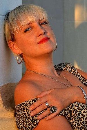 Nadja (43) aus Osteuropa sucht einen Mann
