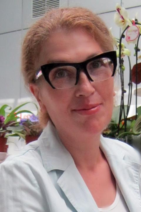 Olena (61) aus Osteuropa sucht einen Mann