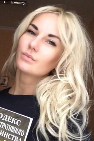 Anna sucht einen Partner über die Partnervermittlung Ukraine Foto von Anna, einer Frau aus der Ukraine auf Partnersuche