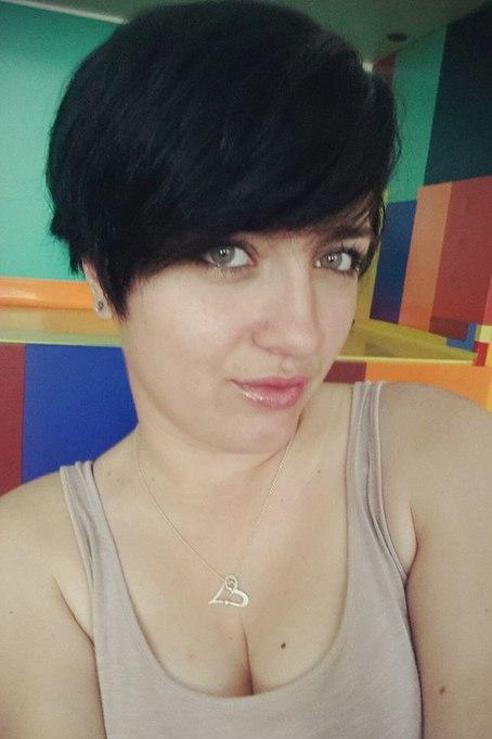 Veronika sucht einen Partner über die Partnervermittlung Ukraine Foto von Veronika, einer Frau aus der Ukraine auf Partnersuche