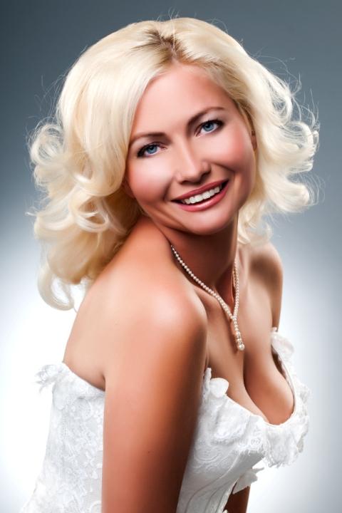 Svetlana sucht einen Partner über die Partnervermittlung Ukraine Foto von Svetlana, einer Frau aus der Ukraine auf Partnersuche