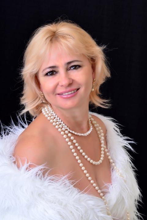 Natali (63) aus Osteuropa sucht einen Mann