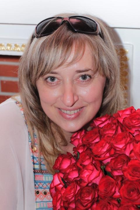 Nika (52) aus Osteuropa sucht einen Mann