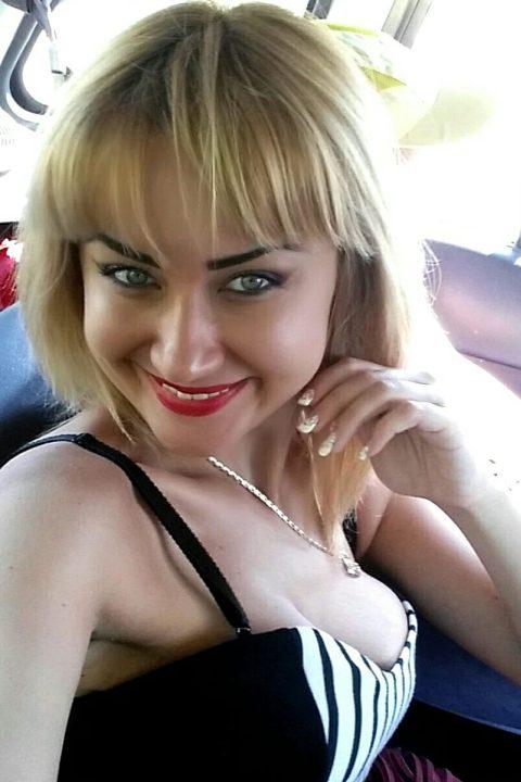 Elina (34) aus Osteuropa sucht einen Mann