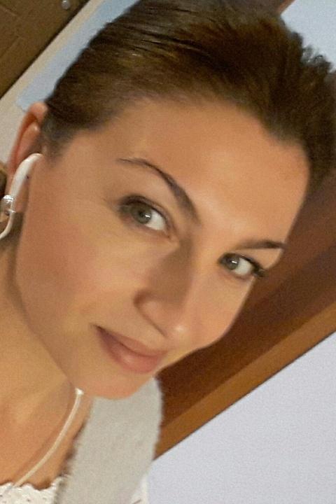 Elmaz sucht einen Partner über die Partnervermittlung Ukraine Foto von Elmaz, einer Frau aus der Ukraine auf Partnersuche
