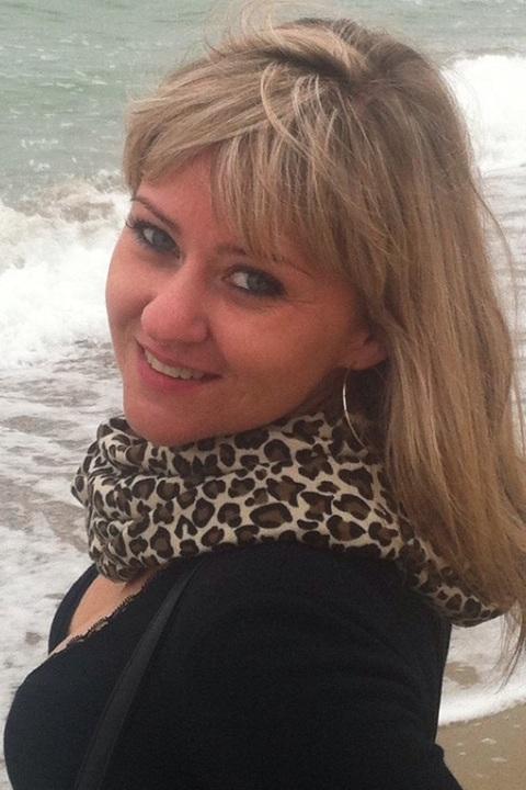 Natali sucht einen Partner über die Partnervermittlung Ukraine Foto von Natali, einer Frau aus der Ukraine auf Partnersuche