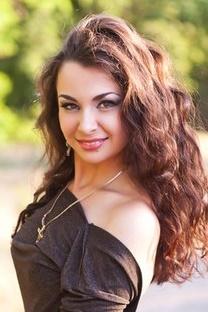 Tetiana sucht einen Partner über die Partnervermittlung Ukraine Foto von Tetiana, einer Frau aus der Ukraine auf Partnersuche