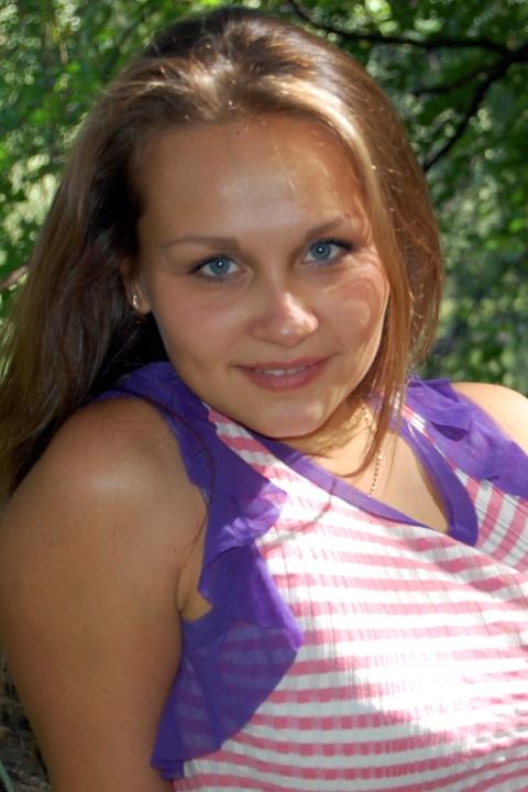 Oksana sucht einen Partner über die Partnervermittlung Ukraine Foto von Oksana, einer Frau aus der Ukraine auf Partnersuche