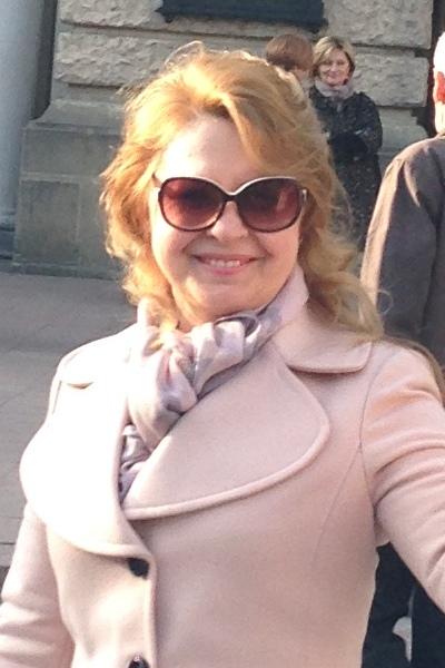 Elena sucht einen Partner über die Partnervermittlung Ukraine Foto von Elena, einer Frau aus der Ukraine auf Partnersuche