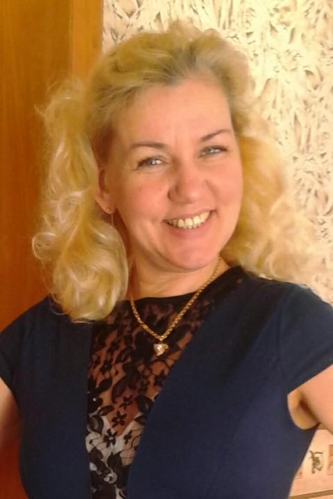 Elena (60) aus Osteuropa sucht einen Mann