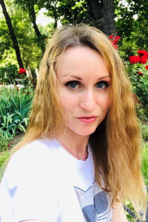 Kseniya (42) aus Osteuropa sucht einen Mann
