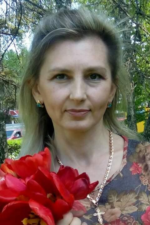 Elena (52) aus Osteuropa sucht einen Mann