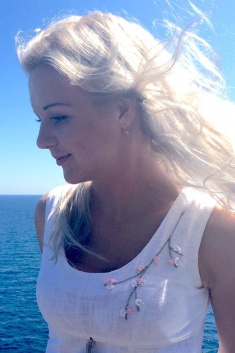 Olga sucht einen Partner über die Partnervermittlung Ukraine Foto von Olga, einer Frau aus der Ukraine auf Partnersuche