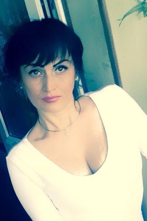 Lidiia sucht einen Partner über die Partnervermittlung Ukraine Foto von Lidiia, einer Frau aus der Ukraine auf Partnersuche