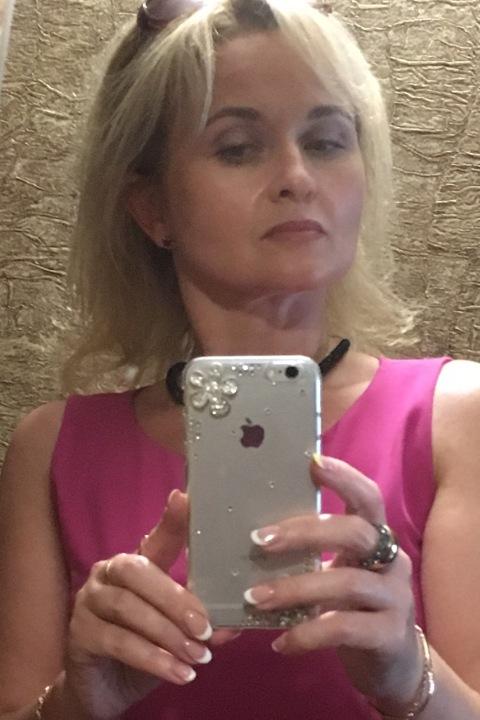 Lara (50) aus Osteuropa sucht einen Mann