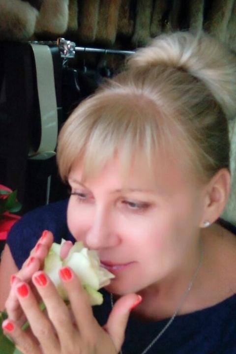 Elena (60) aus Osteuropa sucht einen Mann
