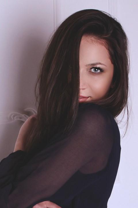 Elena sucht einen Partner über die Partnervermittlung Ukraine Foto von Elena, einer Frau aus der Ukraine auf Partnersuche