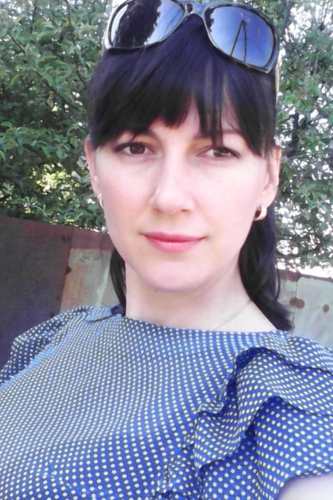 Anna sucht einen Partner über die Partnervermittlung Ukraine Foto von Anna, einer Frau aus der Ukraine auf Partnersuche