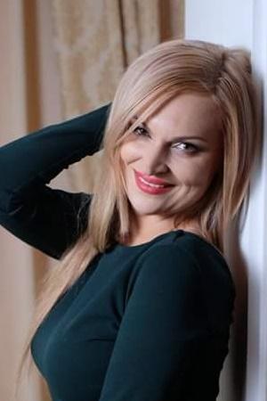 Yuliya (42) aus Osteuropa sucht einen Mann