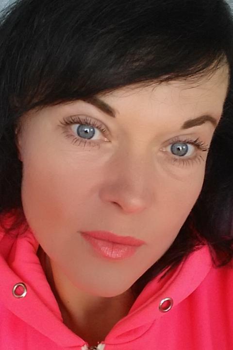 Olena sucht einen Partner über die Partnervermittlung Ukraine Foto von Olena, einer Frau aus der Ukraine auf Partnersuche