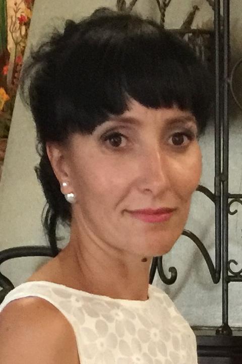 Alena (47) aus Osteuropa sucht einen Mann