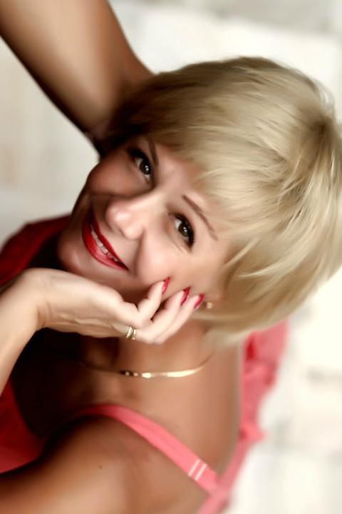 Irina (60) aus Osteuropa sucht einen Mann