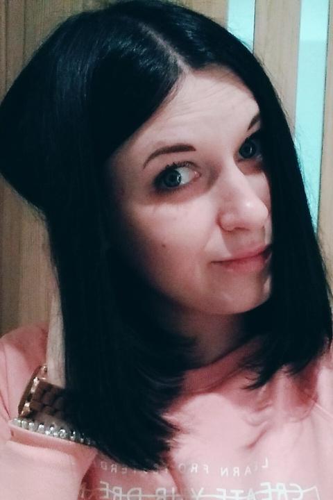 Julia sucht einen Partner über die Partnervermittlung Ukraine Foto von Julia, einer Frau aus der Ukraine auf Partnersuche