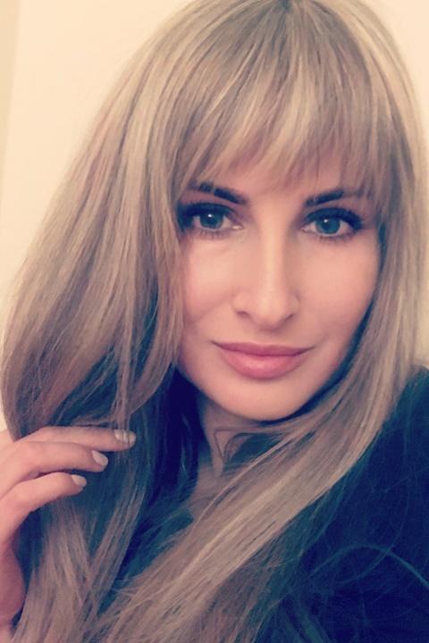 Oksana sucht einen Partner über die Partnervermittlung Ukraine Foto von Oksana, einer Frau aus der Ukraine auf Partnersuche