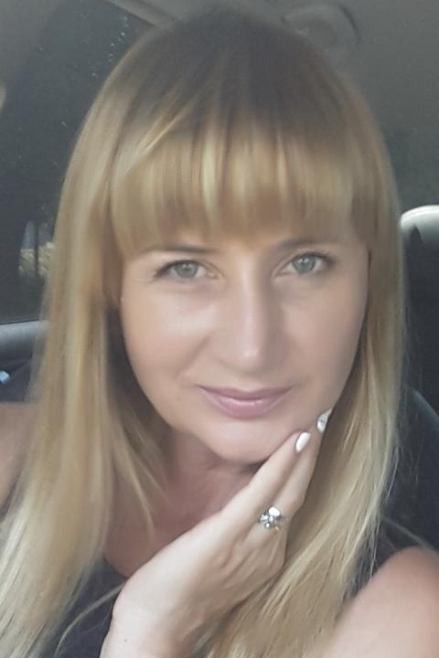 Diana sucht einen Partner über die Partnervermittlung Ukraine Foto von Diana, einer Frau aus der Ukraine auf Partnersuche