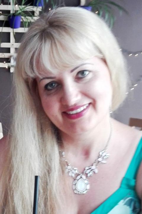 Neliya (55) aus Osteuropa sucht einen Mann
