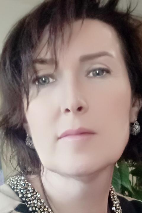 Elena (57) aus Osteuropa sucht einen Mann