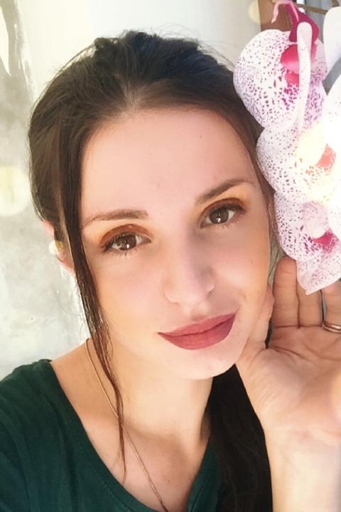Diana sucht einen Partner über die Partnervermittlung Ukraine Foto von Diana, einer Frau aus der Ukraine auf Partnersuche