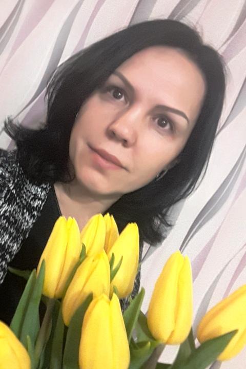 Elena sucht einen Partner über die Partnervermittlung Ukraine Foto von Elena, einer Frau aus der Ukraine auf Partnersuche