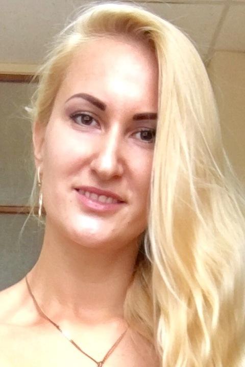 Vera sucht einen Partner über die Partnervermittlung Ukraine Foto von Vera, einer Frau aus der Ukraine auf Partnersuche