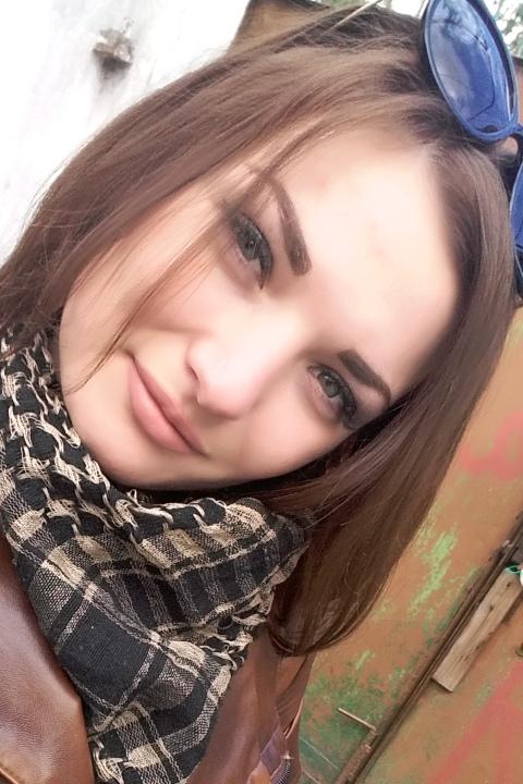 Yulia sucht einen Partner über die Partnervermittlung Ukraine Foto von Yulia, einer Frau aus der Ukraine auf Partnersuche