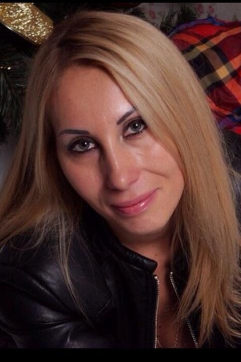 Irina sucht einen Partner über die Partnervermittlung Ukraine Foto von Irina, einer Frau aus der Ukraine auf Partnersuche